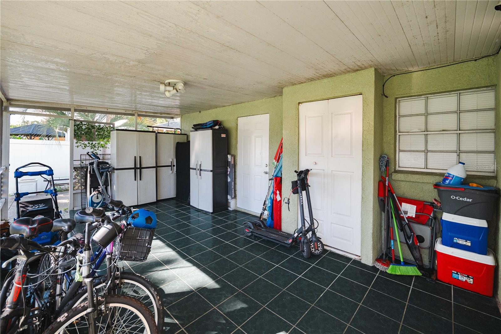 Listing photo id 24 for 4802 Mendenhall Drive