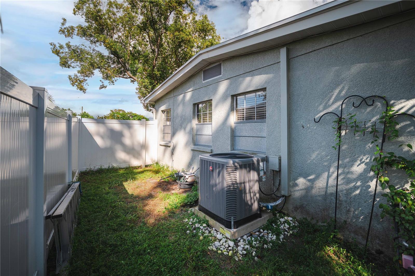 Listing photo id 26 for 4802 Mendenhall Drive