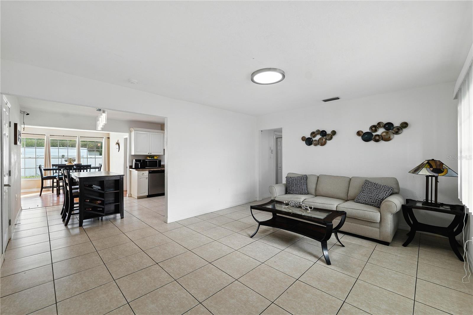 Listing photo id 1 for 4802 Mendenhall Drive