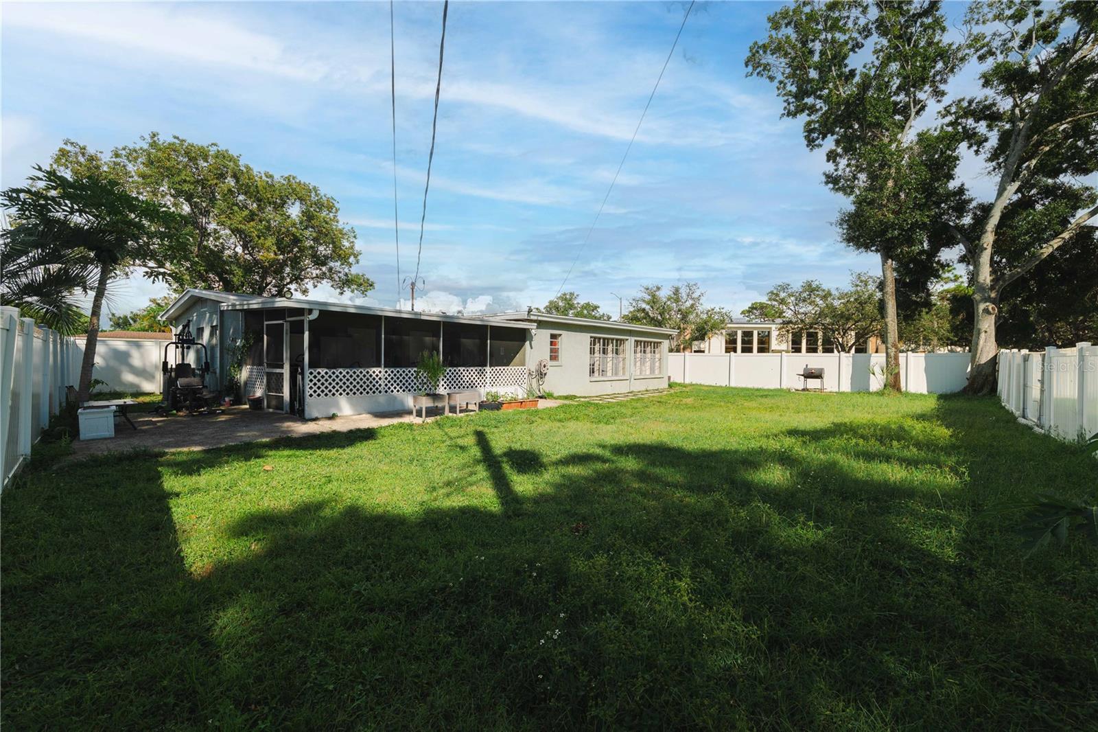 Listing photo id 28 for 4802 Mendenhall Drive