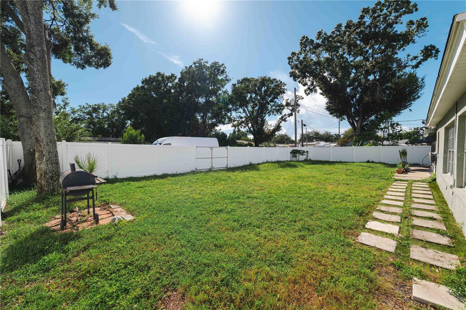 Listing photo id 30 for 4802 Mendenhall Drive