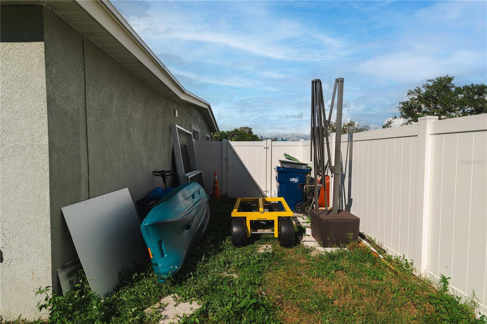Listing photo id 31 for 4802 Mendenhall Drive