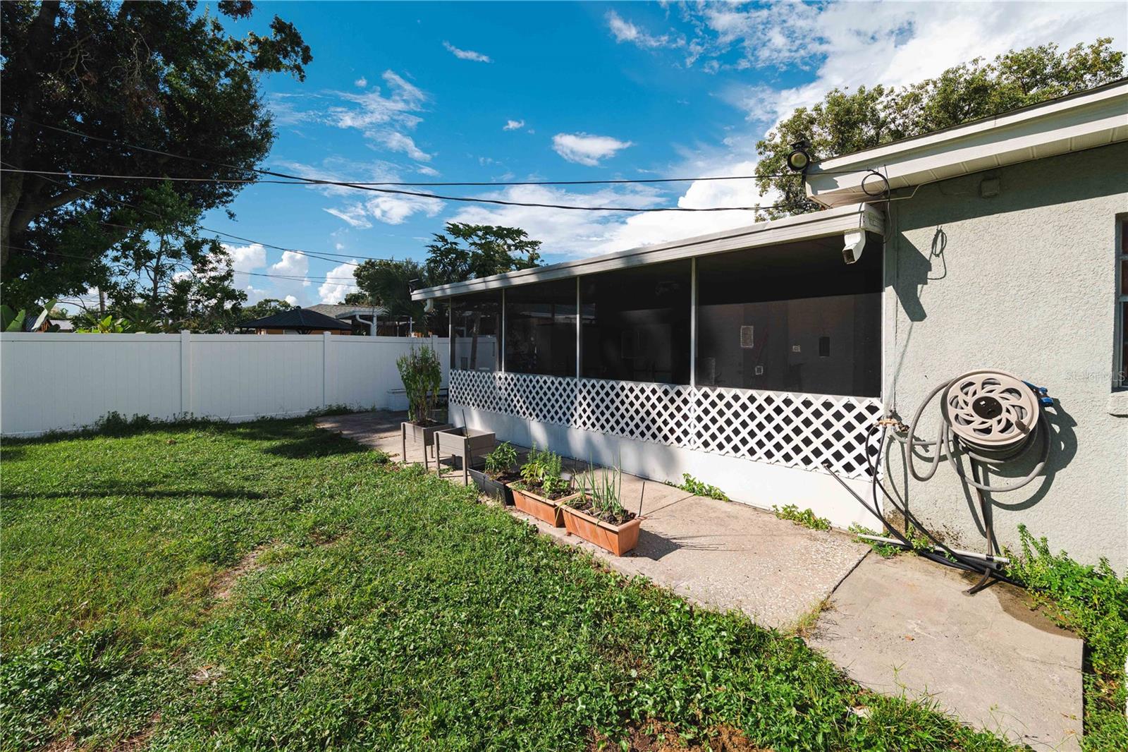 Listing photo id 32 for 4802 Mendenhall Drive