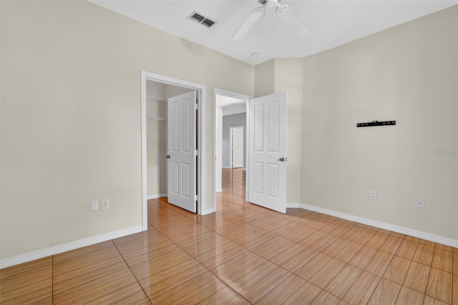 Image 18 of 53 For 5011 Hemingway Circle 5011