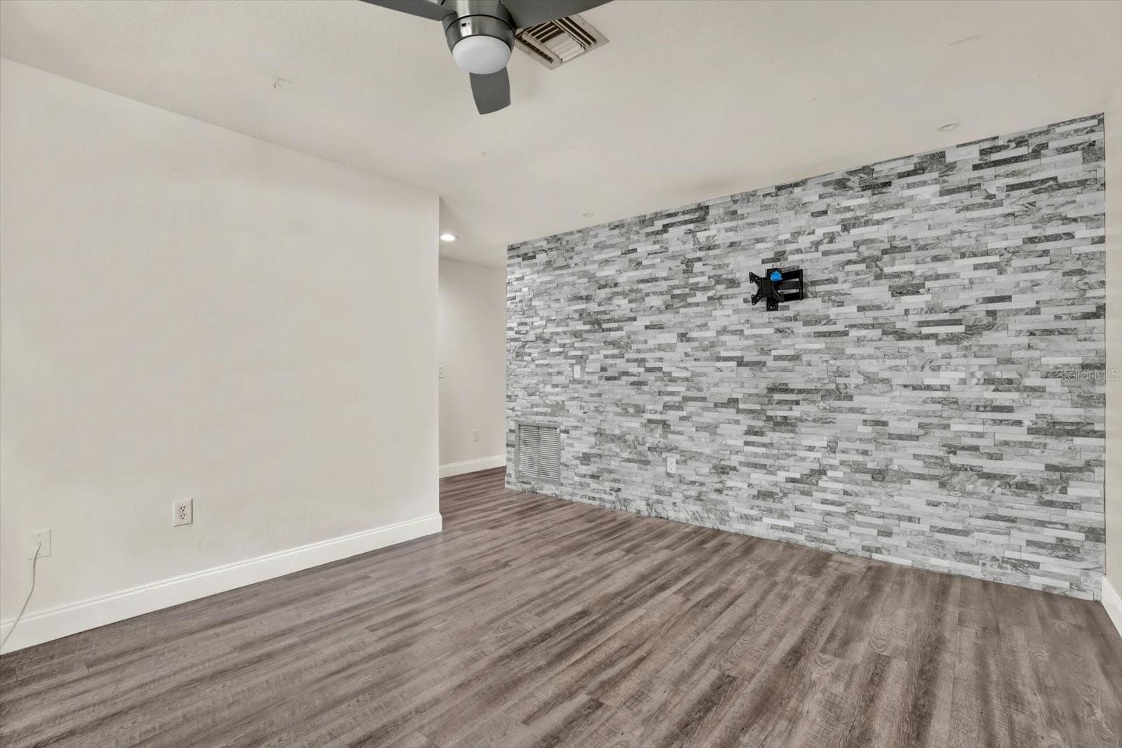Image 4 of 26 For 6862 125th Terrace