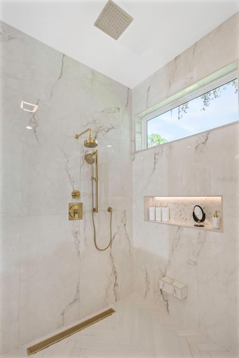 Listing photo id 8 for 1402 Wyndham Lakes Drive