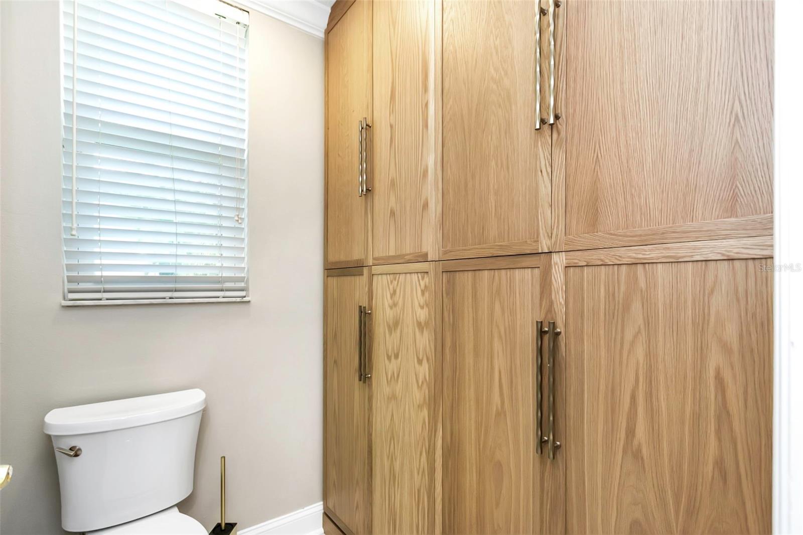 Listing photo id 11 for 1402 Wyndham Lakes Drive