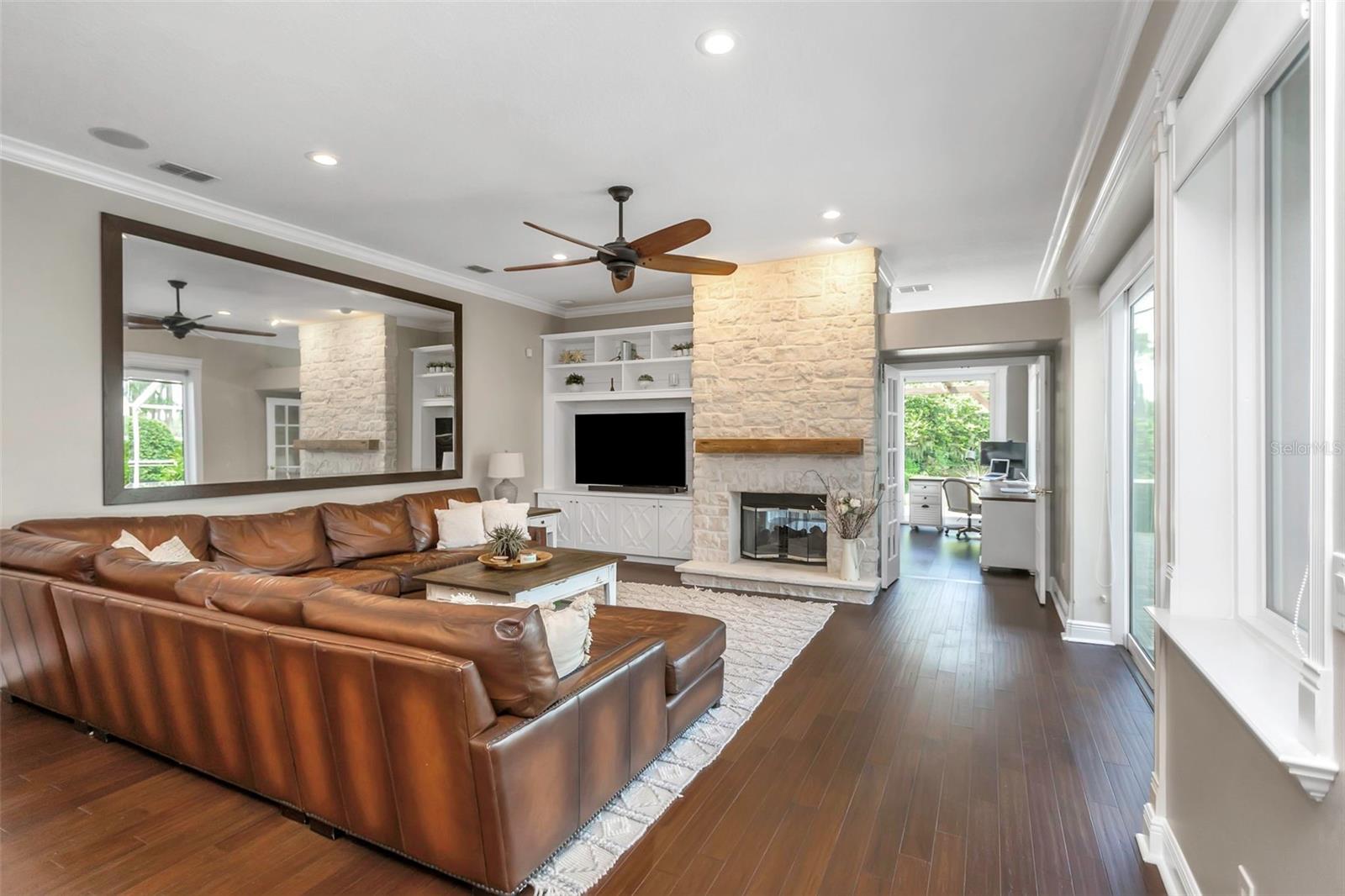 Listing photo id 12 for 1402 Wyndham Lakes Drive