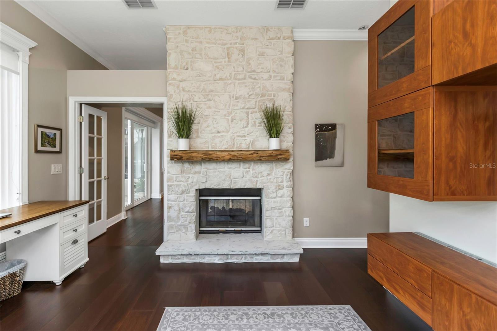Listing photo id 16 for 1402 Wyndham Lakes Drive
