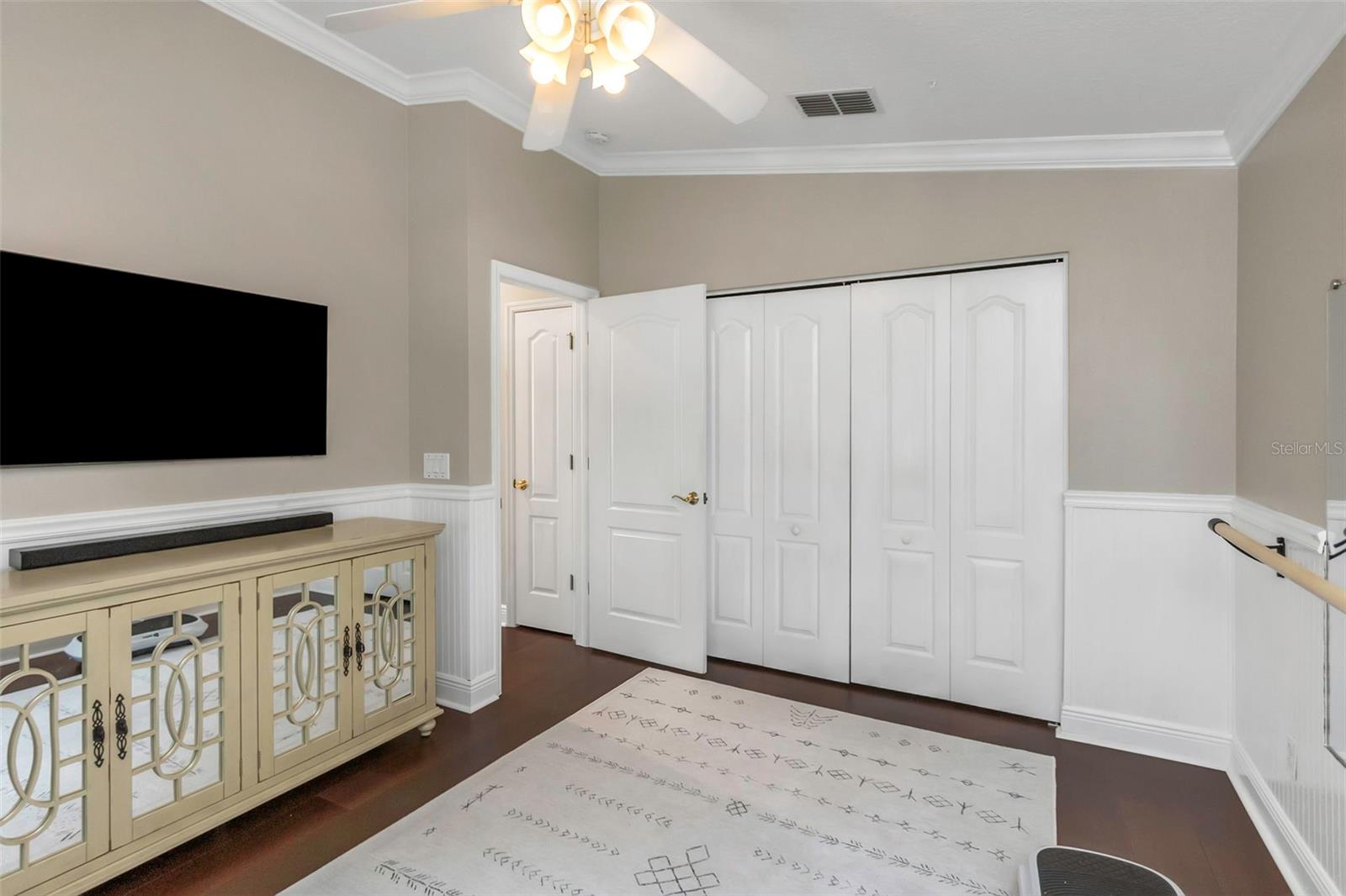 Listing photo id 18 for 1402 Wyndham Lakes Drive