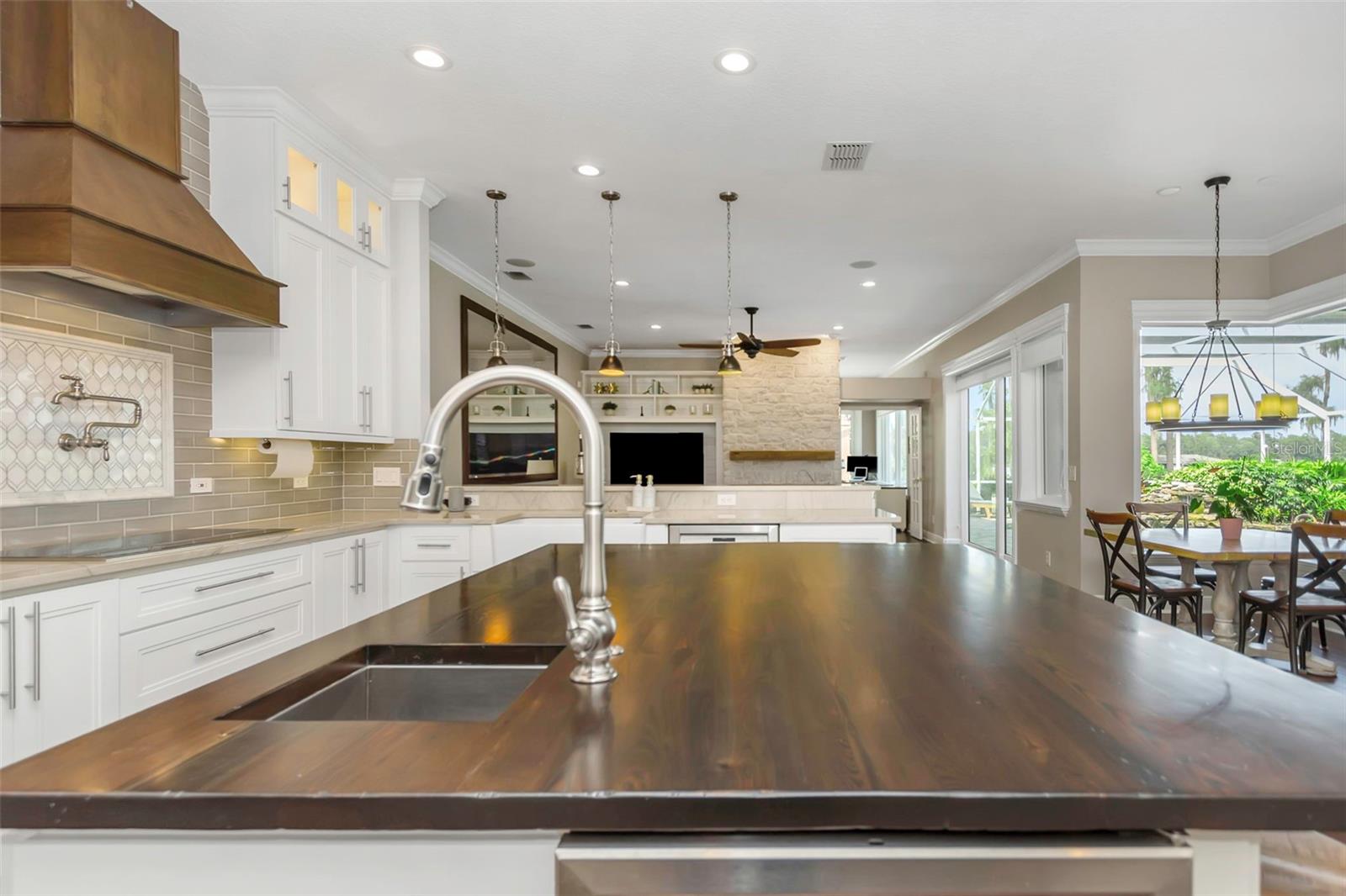 Listing photo id 20 for 1402 Wyndham Lakes Drive