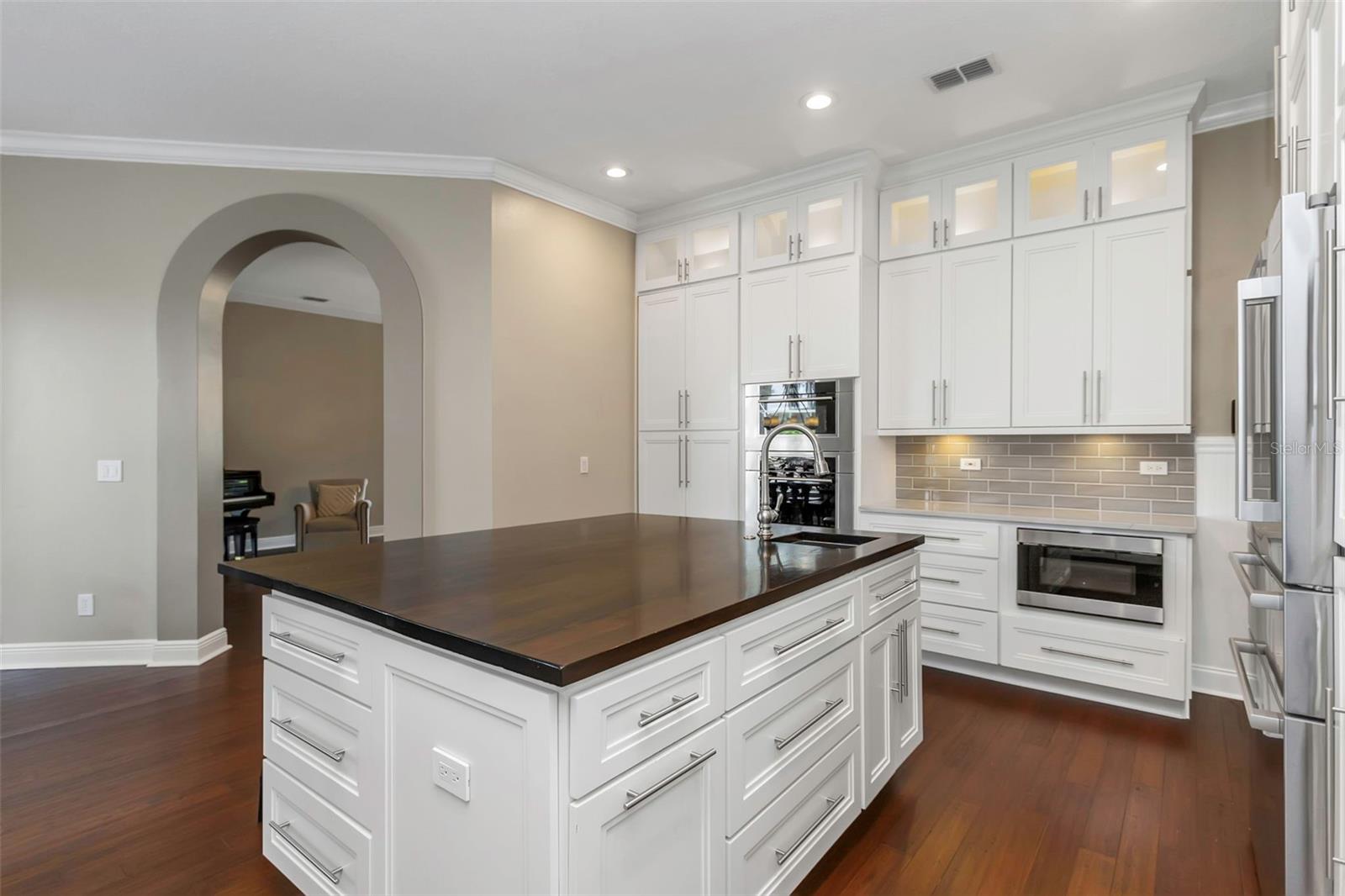 Listing photo id 22 for 1402 Wyndham Lakes Drive