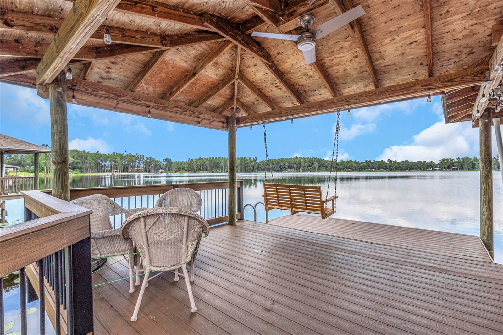 Listing photo id 33 for 1402 Wyndham Lakes Drive