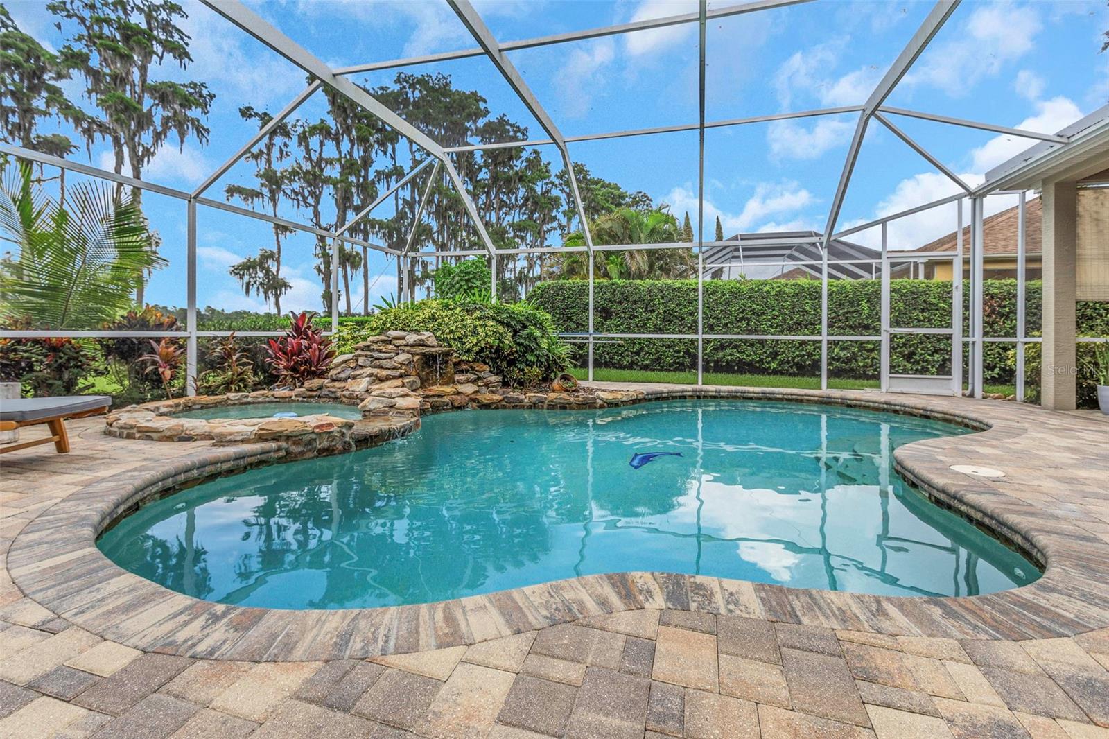 Listing photo id 35 for 1402 Wyndham Lakes Drive
