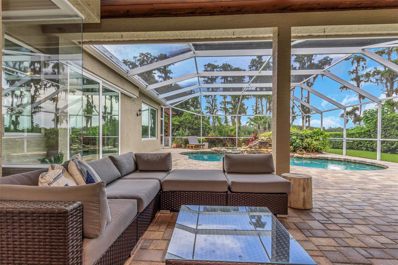 Listing photo id 37 for 1402 Wyndham Lakes Drive