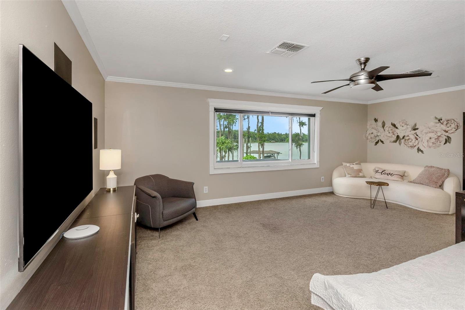 Listing photo id 42 for 1402 Wyndham Lakes Drive
