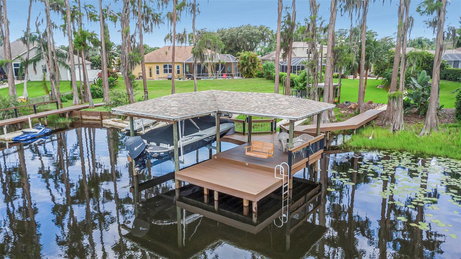 Listing photo id 45 for 1402 Wyndham Lakes Drive