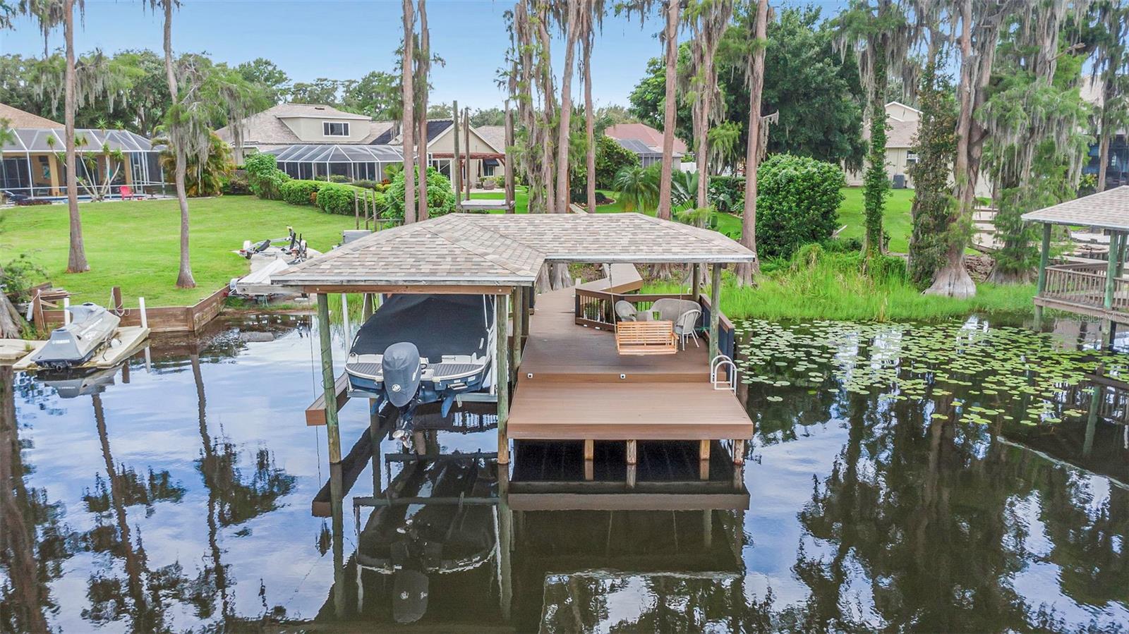 Listing photo id 46 for 1402 Wyndham Lakes Drive