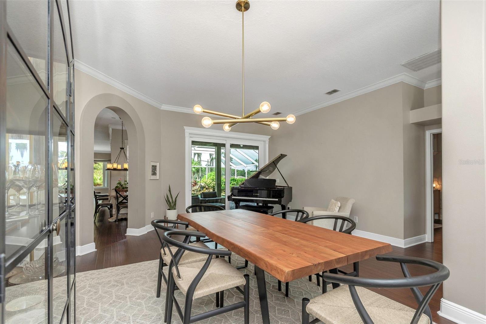 Listing photo id 4 for 1402 Wyndham Lakes Drive