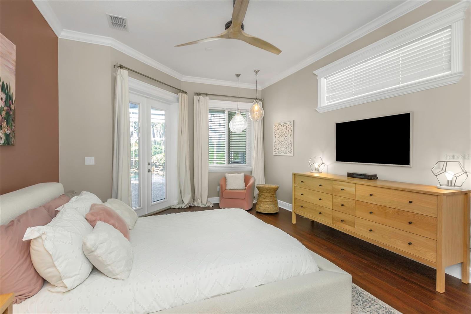 Listing photo id 5 for 1402 Wyndham Lakes Drive