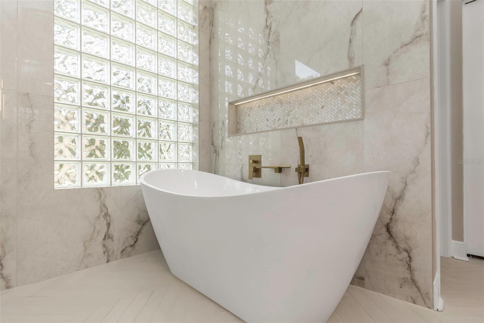 Listing photo id 6 for 1402 Wyndham Lakes Drive
