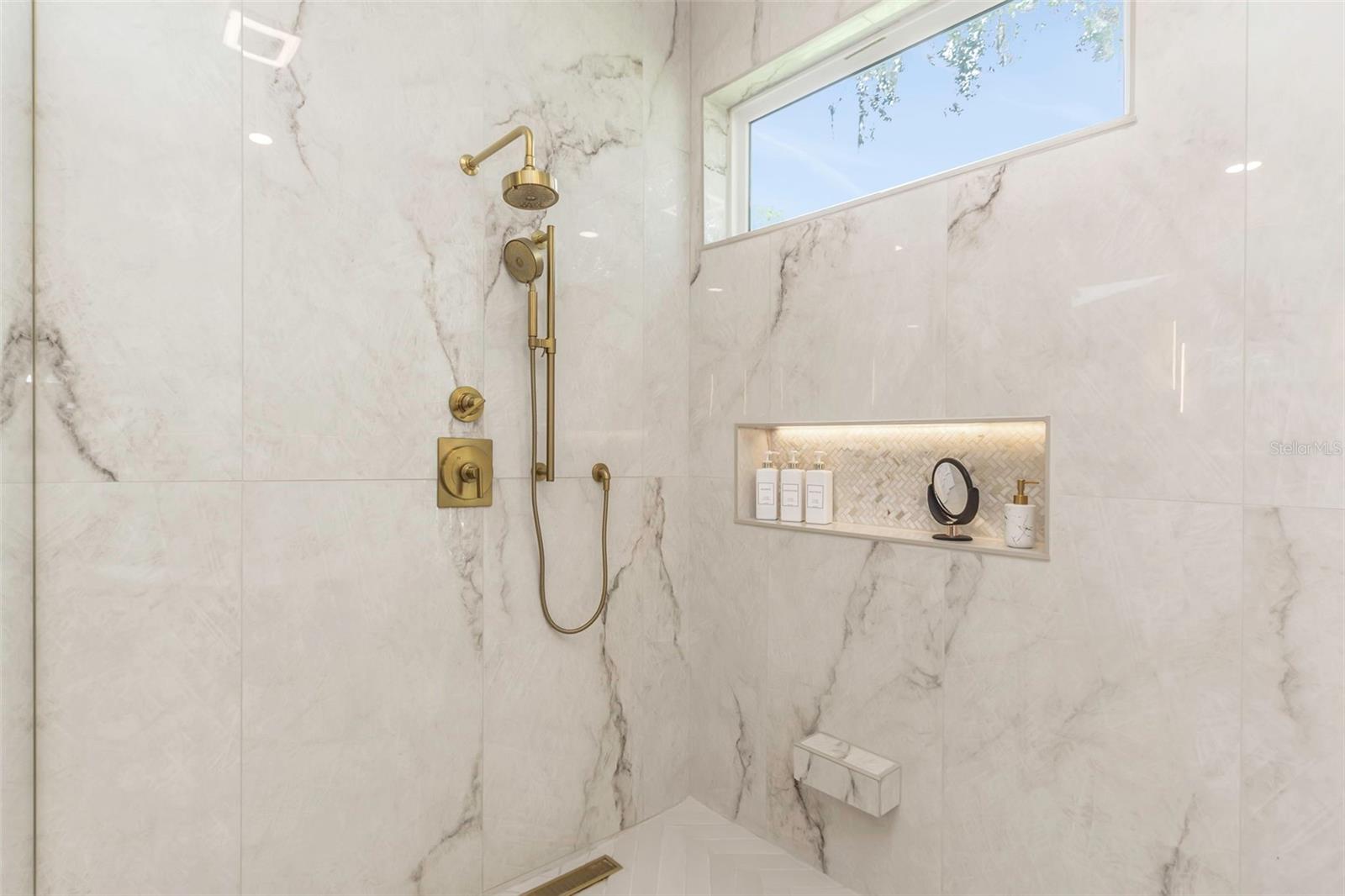 Listing photo id 7 for 1402 Wyndham Lakes Drive