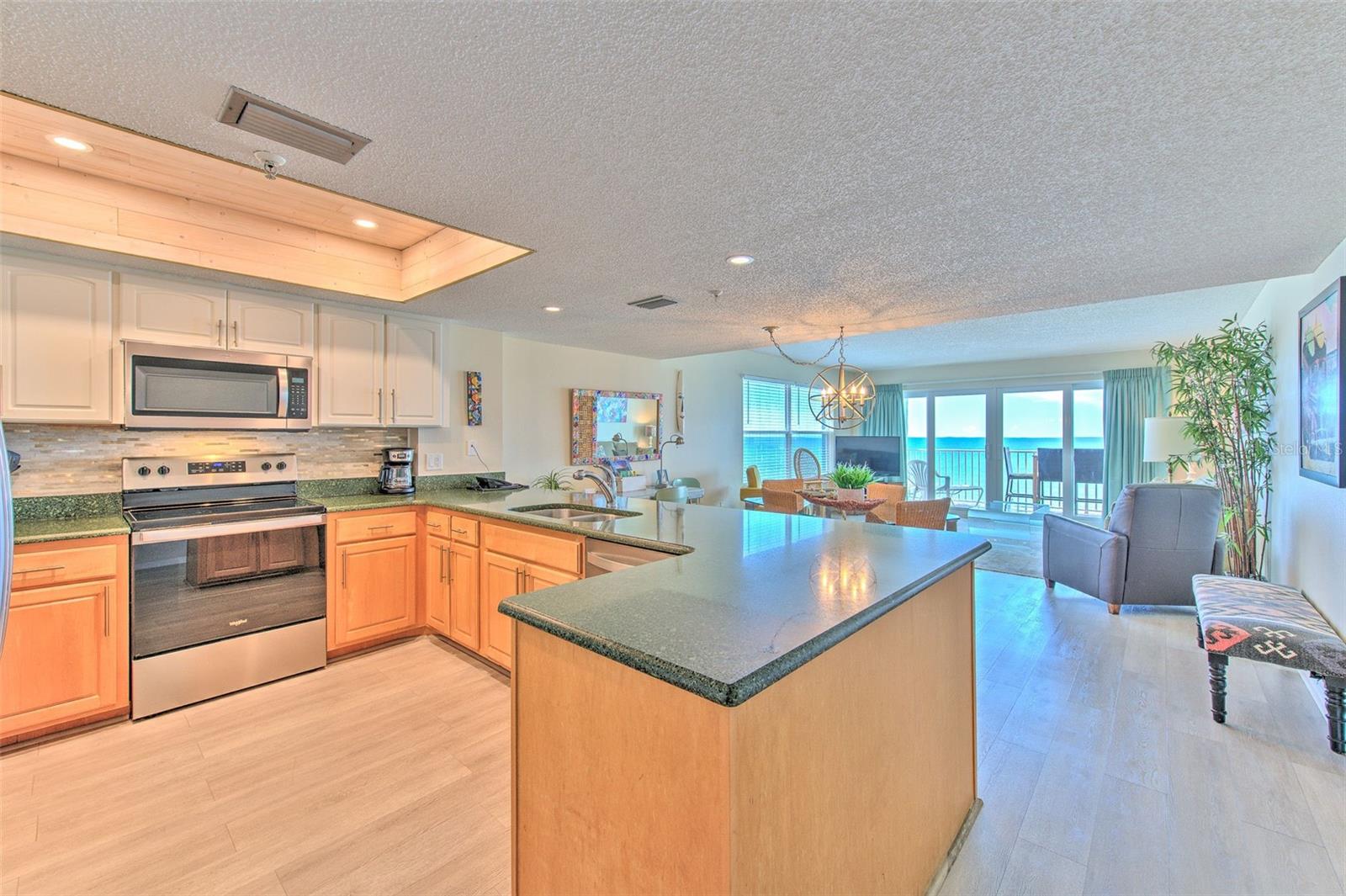 Image 13 of 35 For 17200 Gulf Boulevard 401