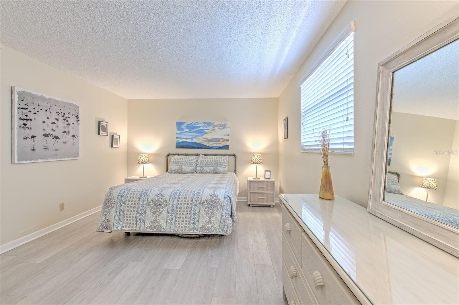Image 17 of 35 For 17200 Gulf Boulevard 401