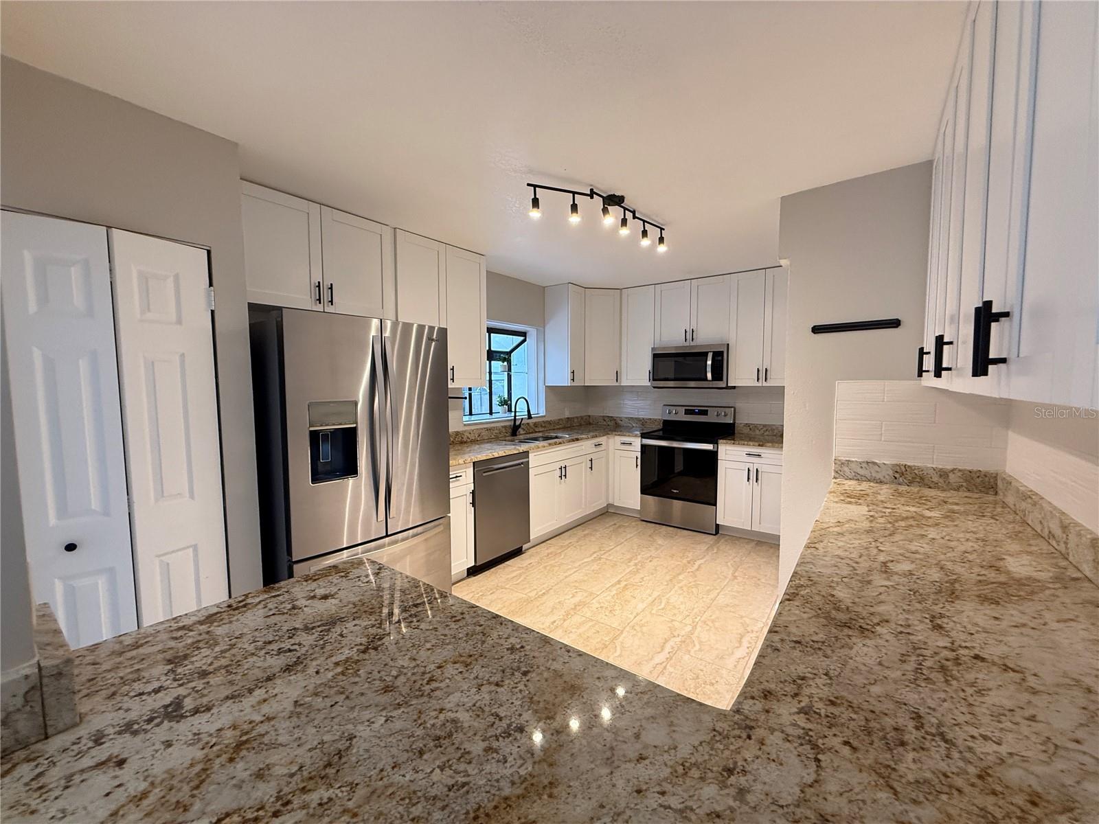 Listing photo id 10 for 502 Oakhurst Street