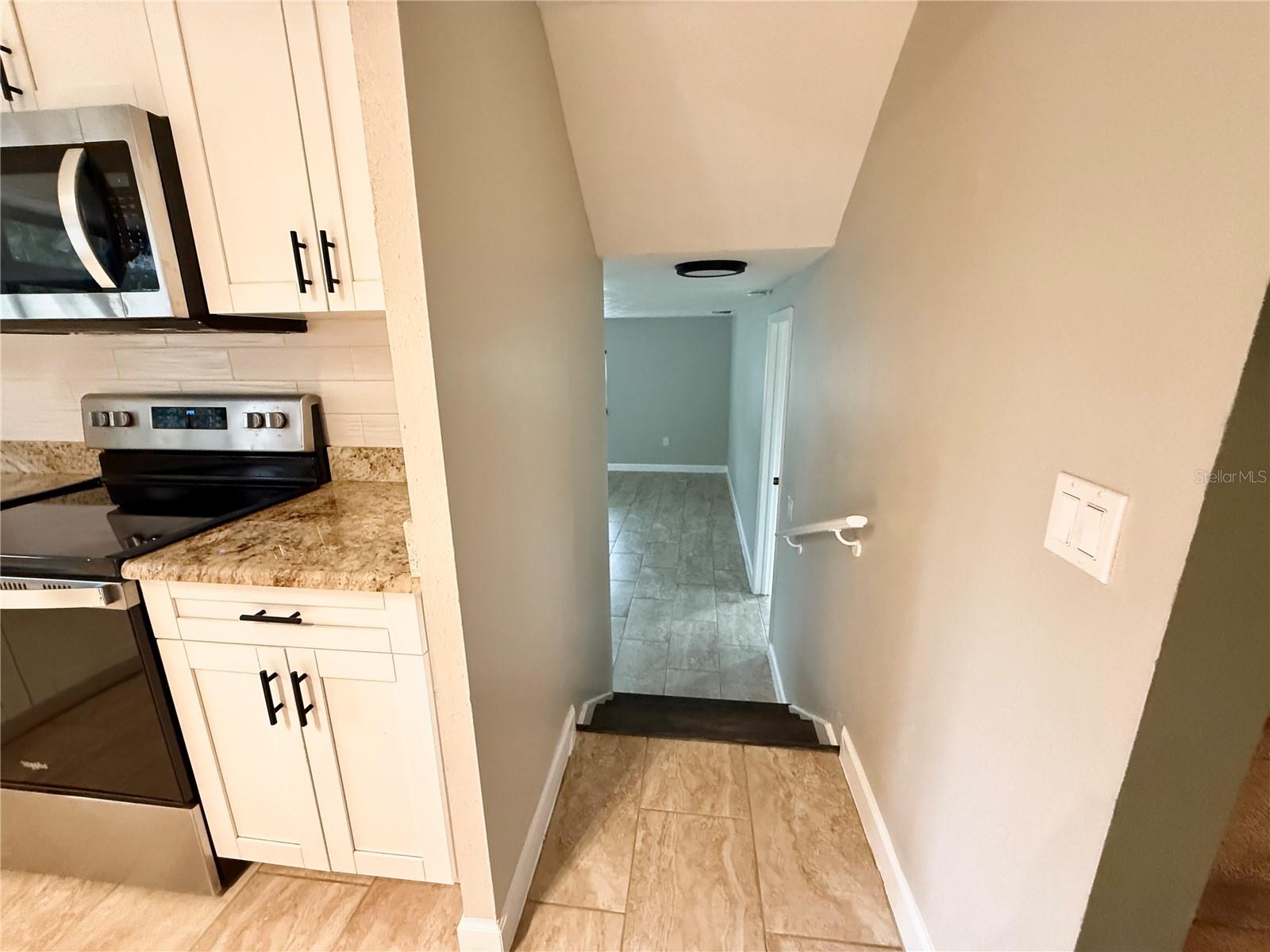 Listing photo id 13 for 502 Oakhurst Street