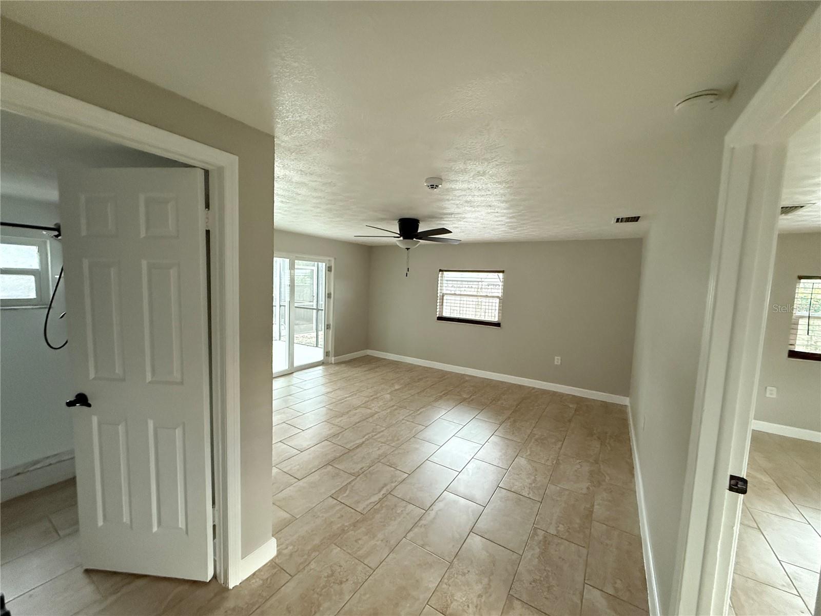 Listing photo id 14 for 502 Oakhurst Street