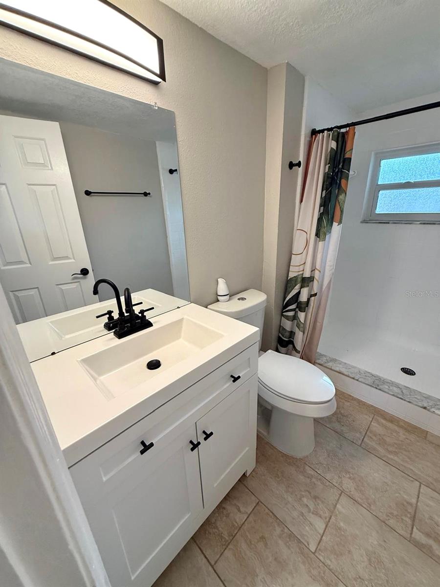 Listing photo id 15 for 502 Oakhurst Street