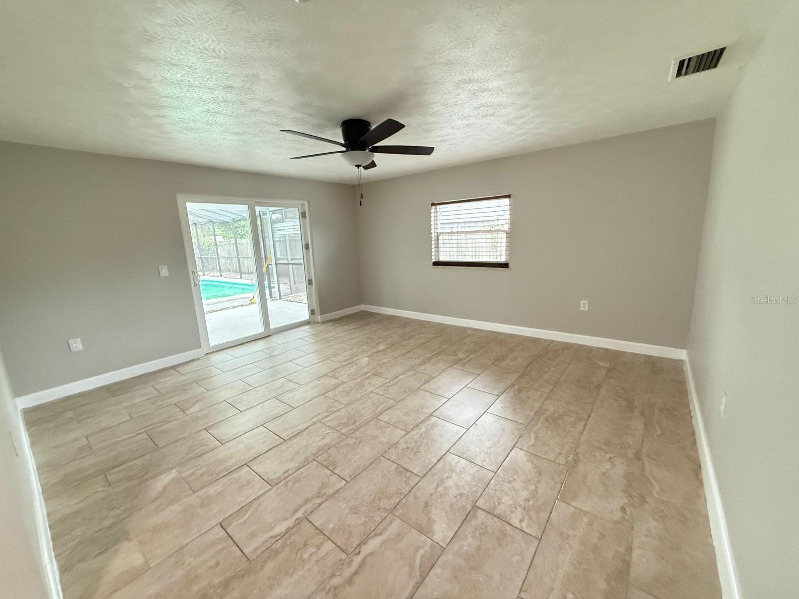 Listing photo id 16 for 502 Oakhurst Street