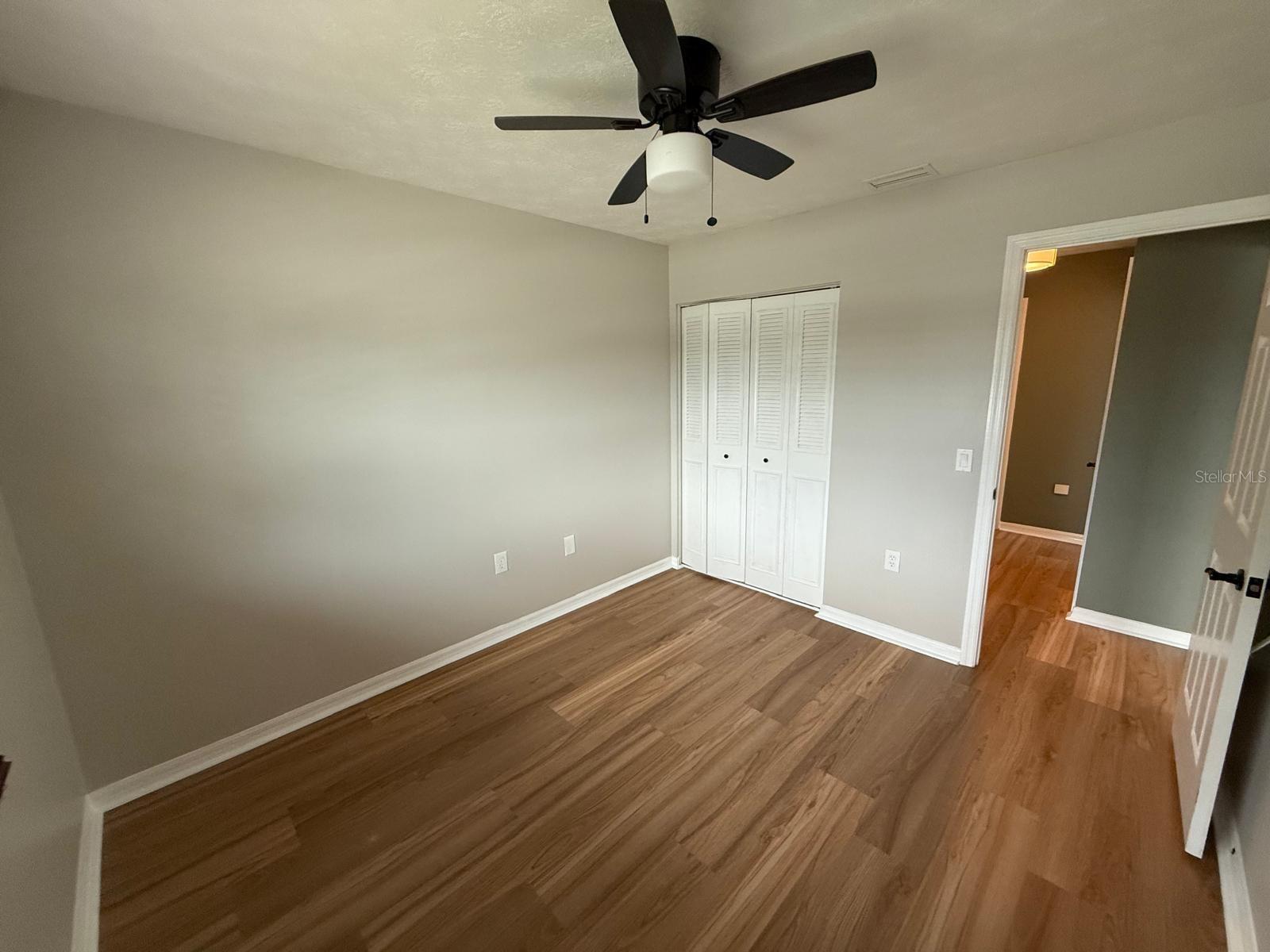 Listing photo id 20 for 502 Oakhurst Street