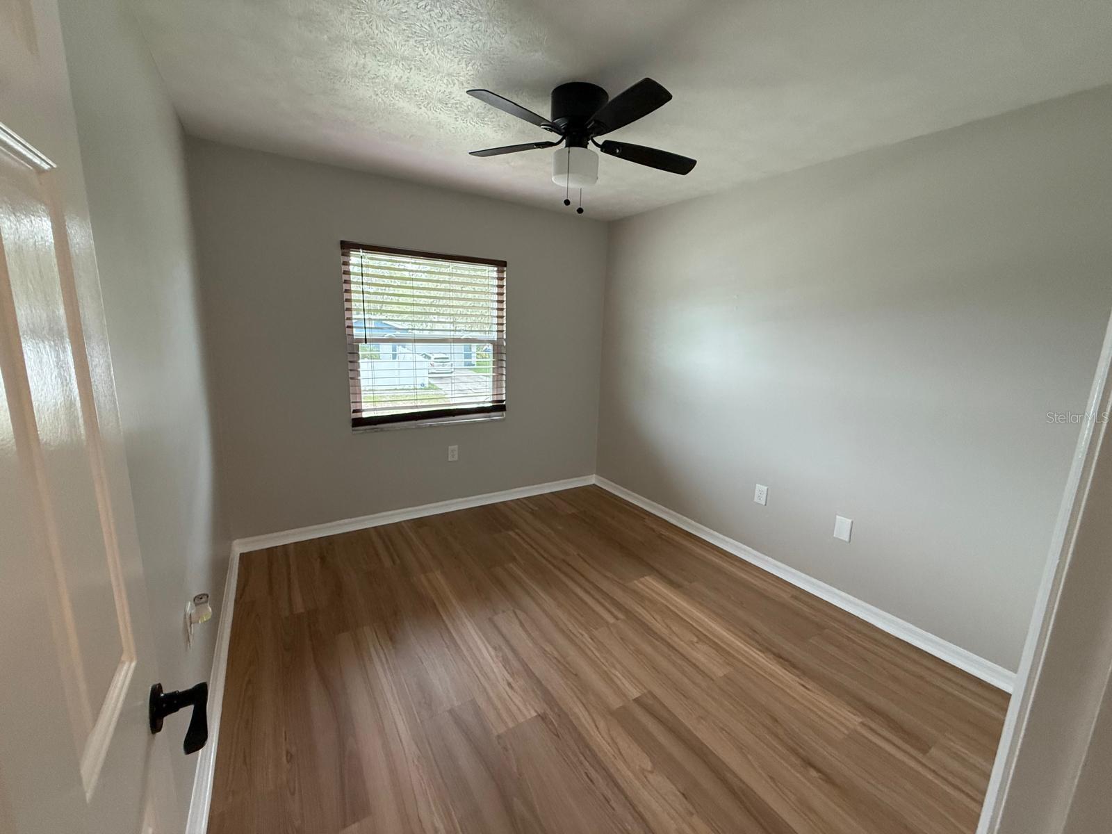 Listing photo id 21 for 502 Oakhurst Street