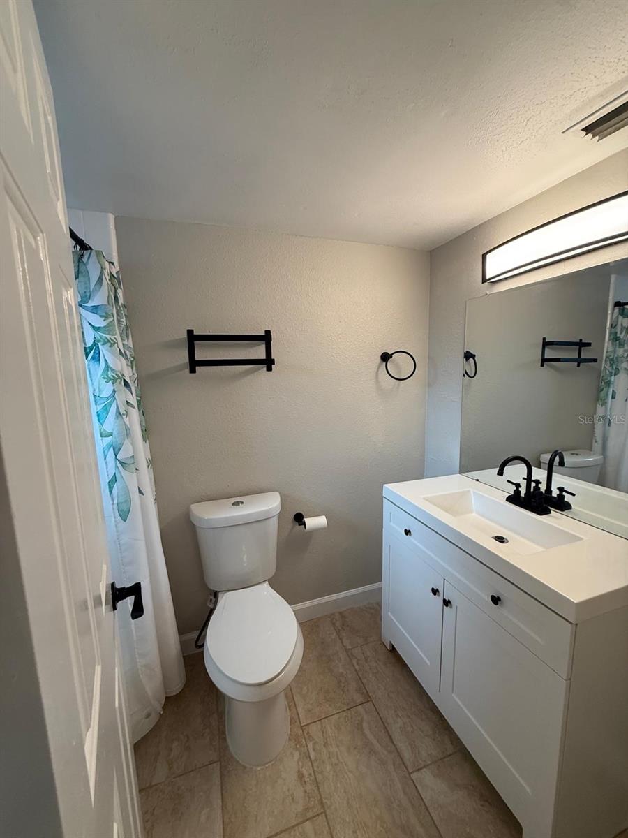 Listing photo id 22 for 502 Oakhurst Street