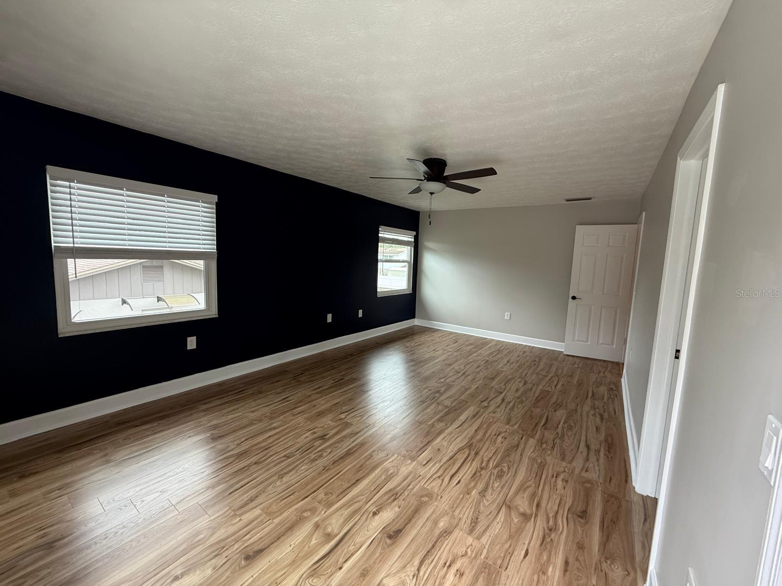 Listing photo id 24 for 502 Oakhurst Street
