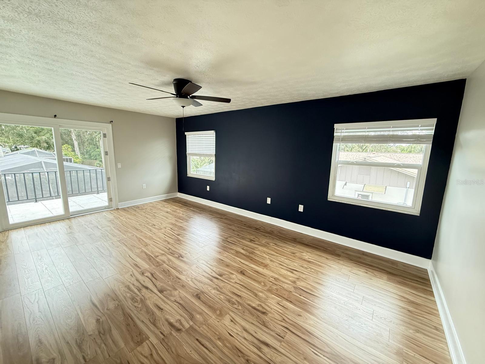 Listing photo id 25 for 502 Oakhurst Street