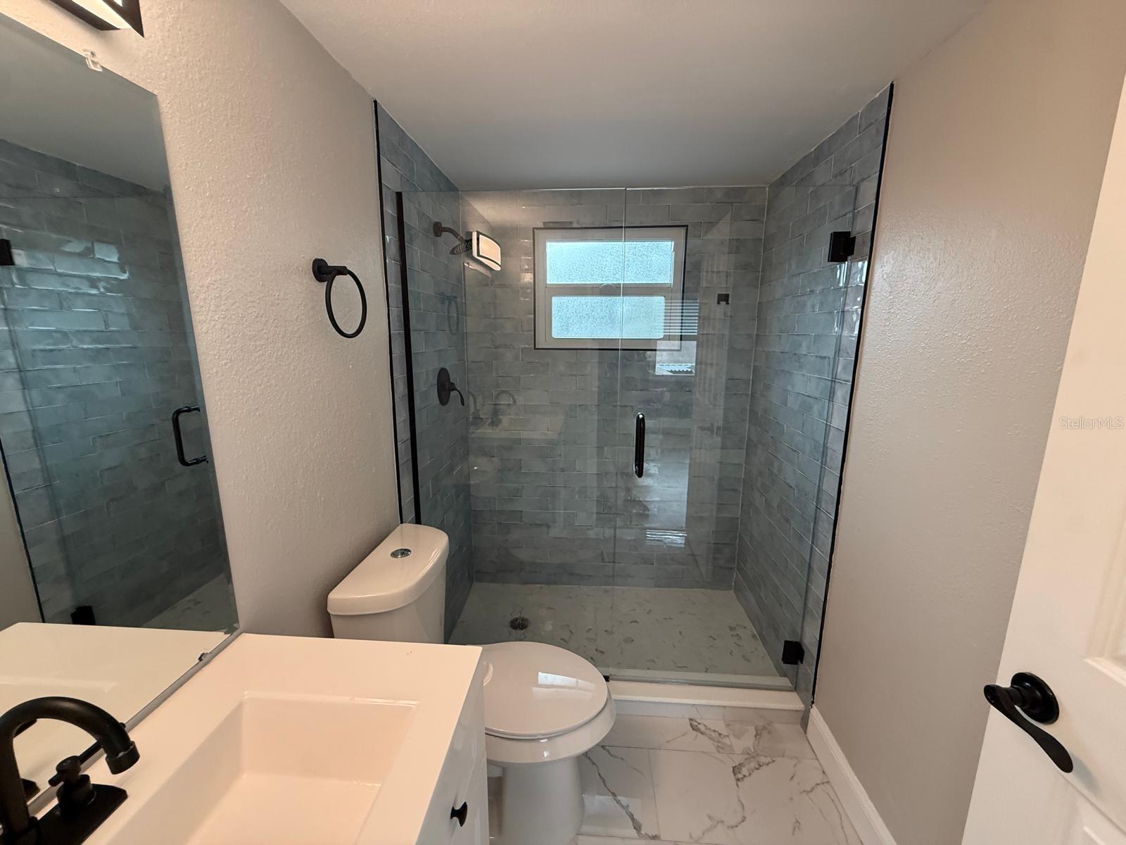 Listing photo id 27 for 502 Oakhurst Street