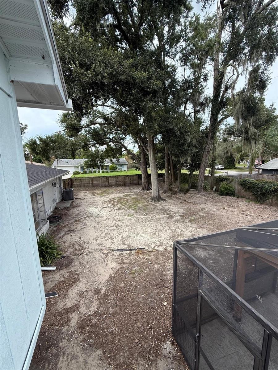 Listing photo id 29 for 502 Oakhurst Street