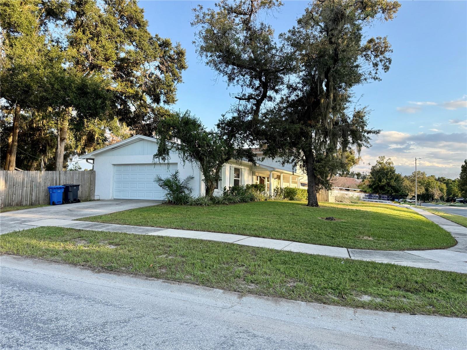 Listing photo id 36 for 502 Oakhurst Street