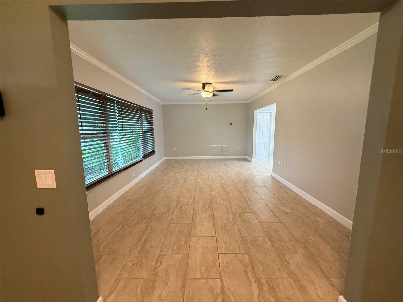 Listing photo id 2 for 502 Oakhurst Street