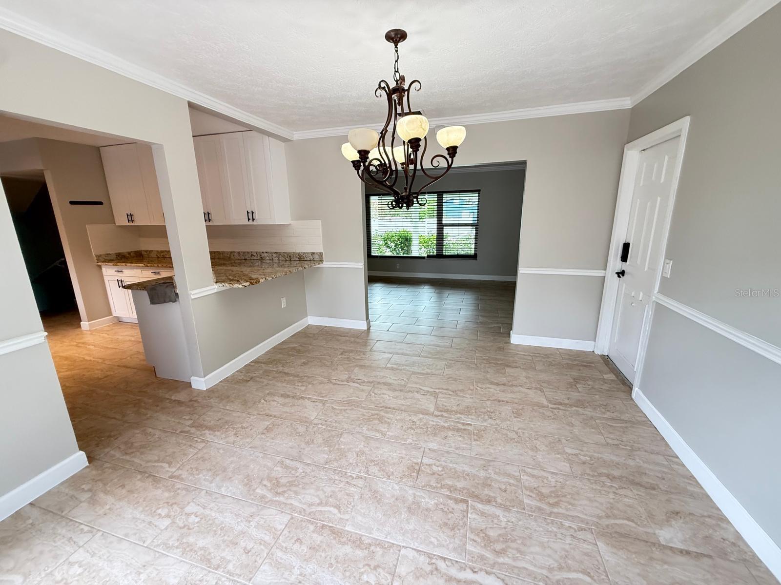 Listing photo id 5 for 502 Oakhurst Street