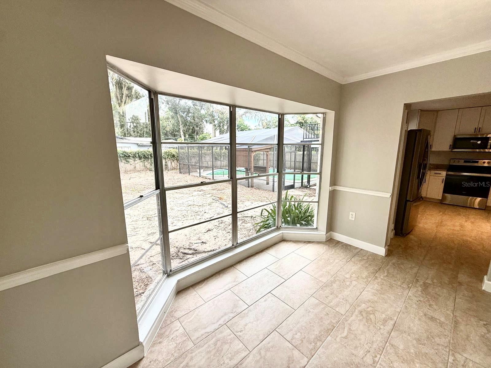Listing photo id 6 for 502 Oakhurst Street