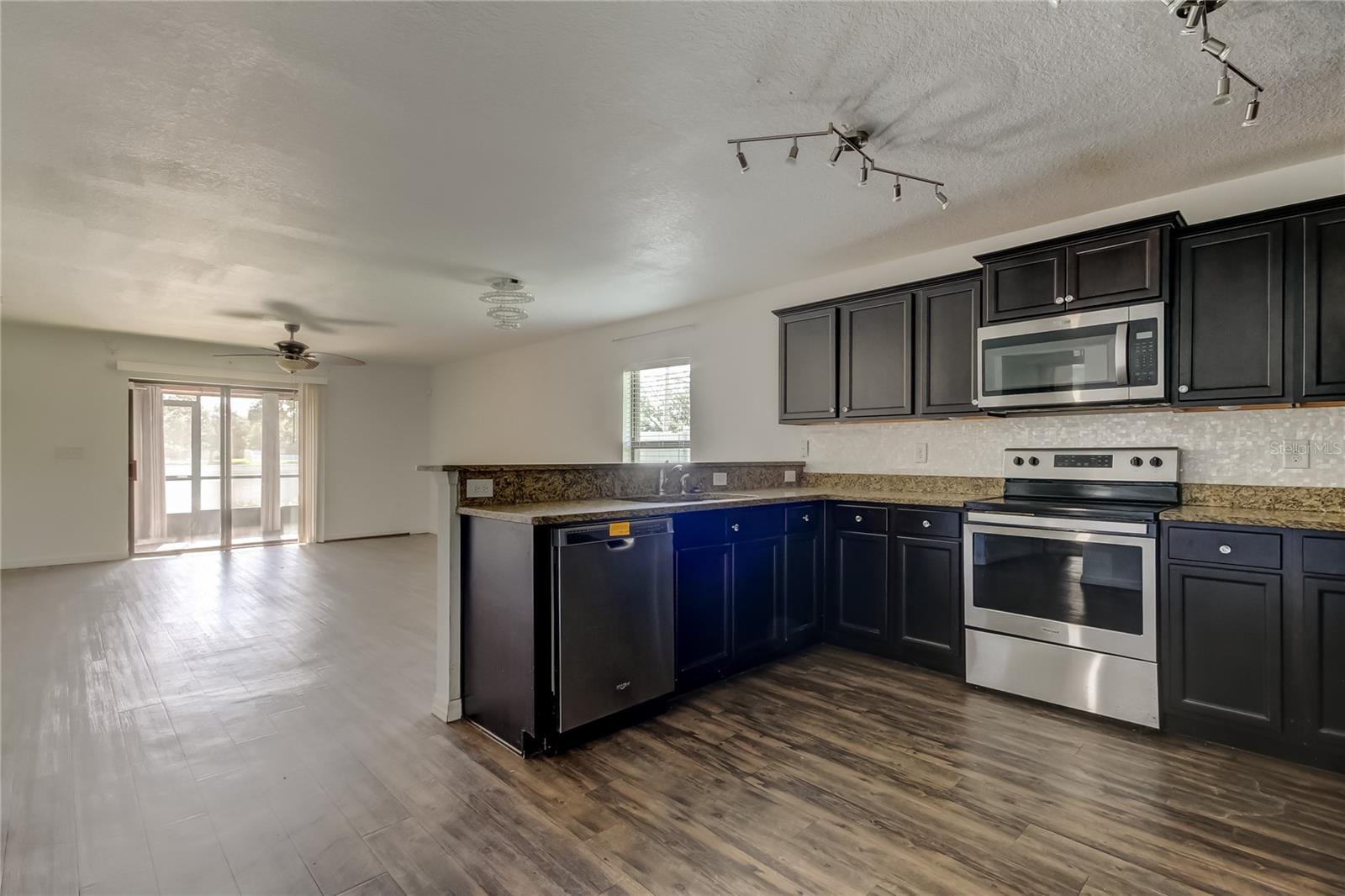 Image 12 of 56 For 1739 Chatham Green Circle