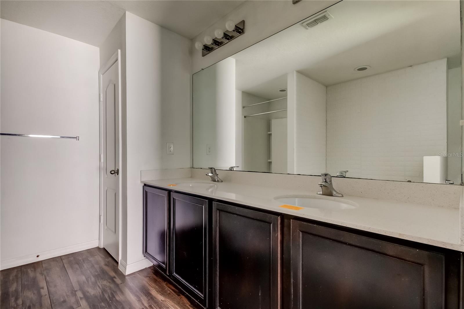 Image 31 of 56 For 1739 Chatham Green Circle