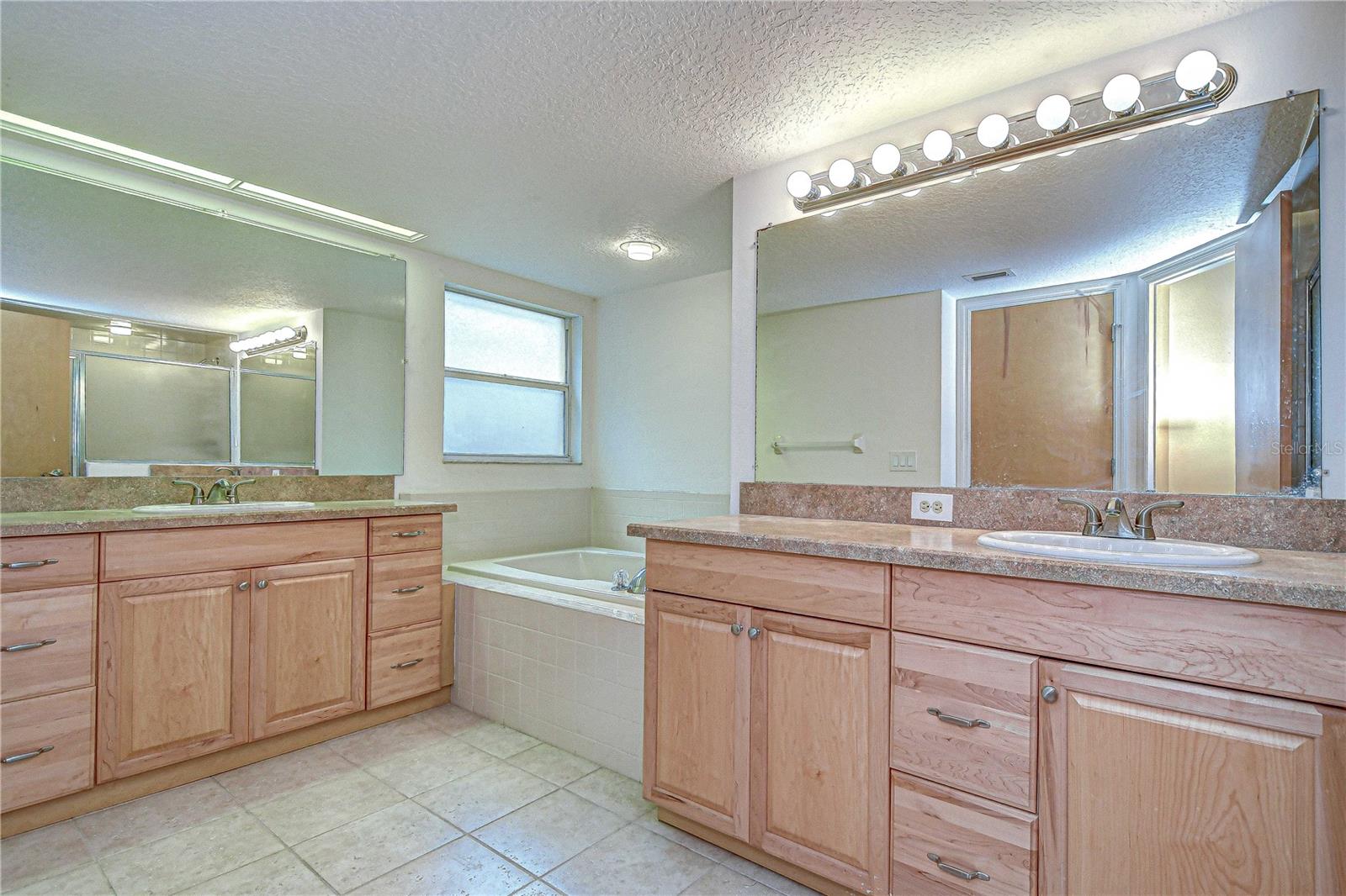 Image 15 of 32 For 1308 Carissa Court