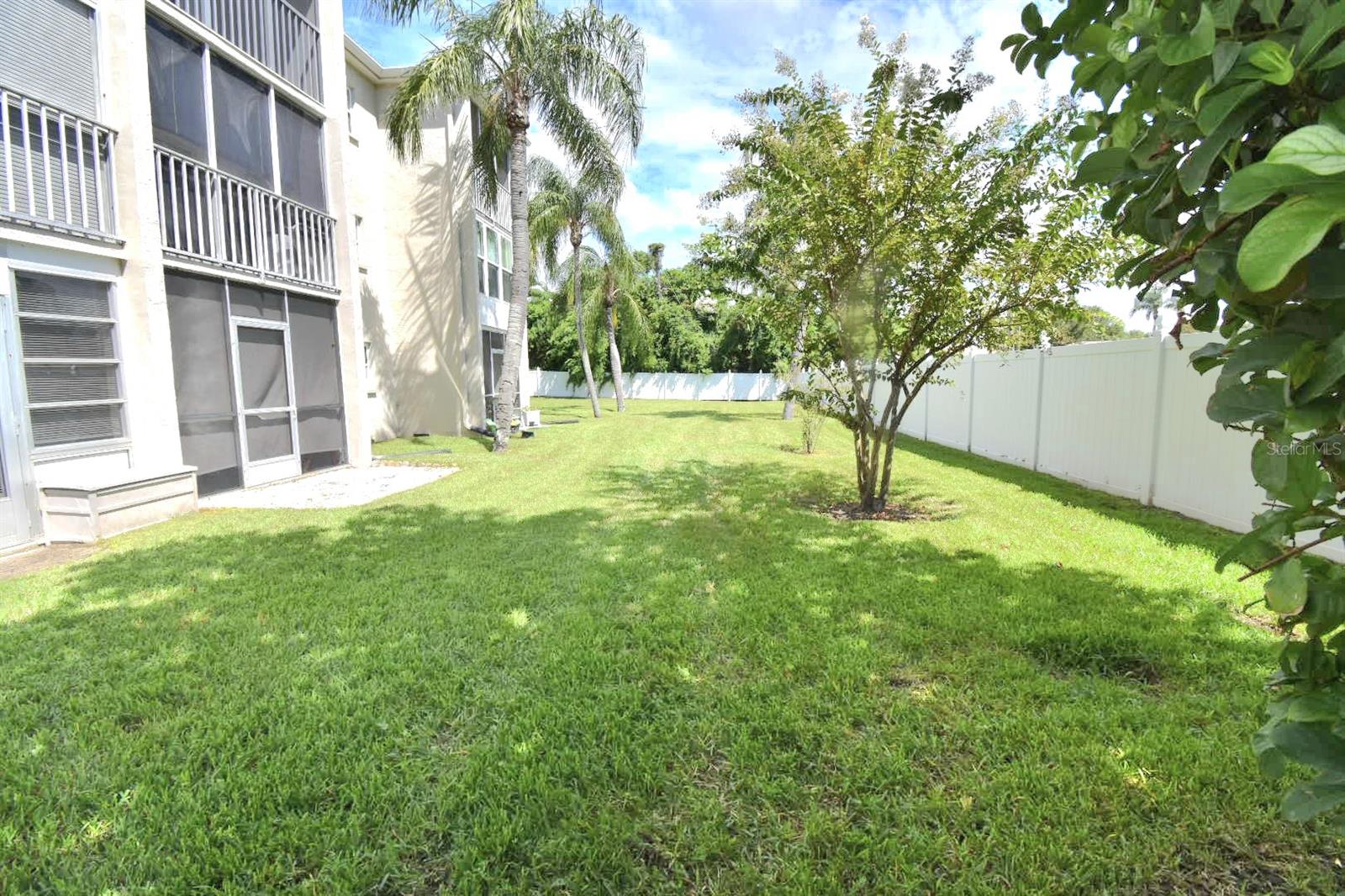 Image 12 of 30 For 952 Virginia Street 108