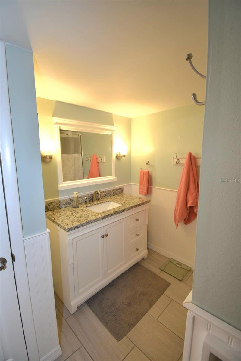 Image 22 of 30 For 952 Virginia Street 108