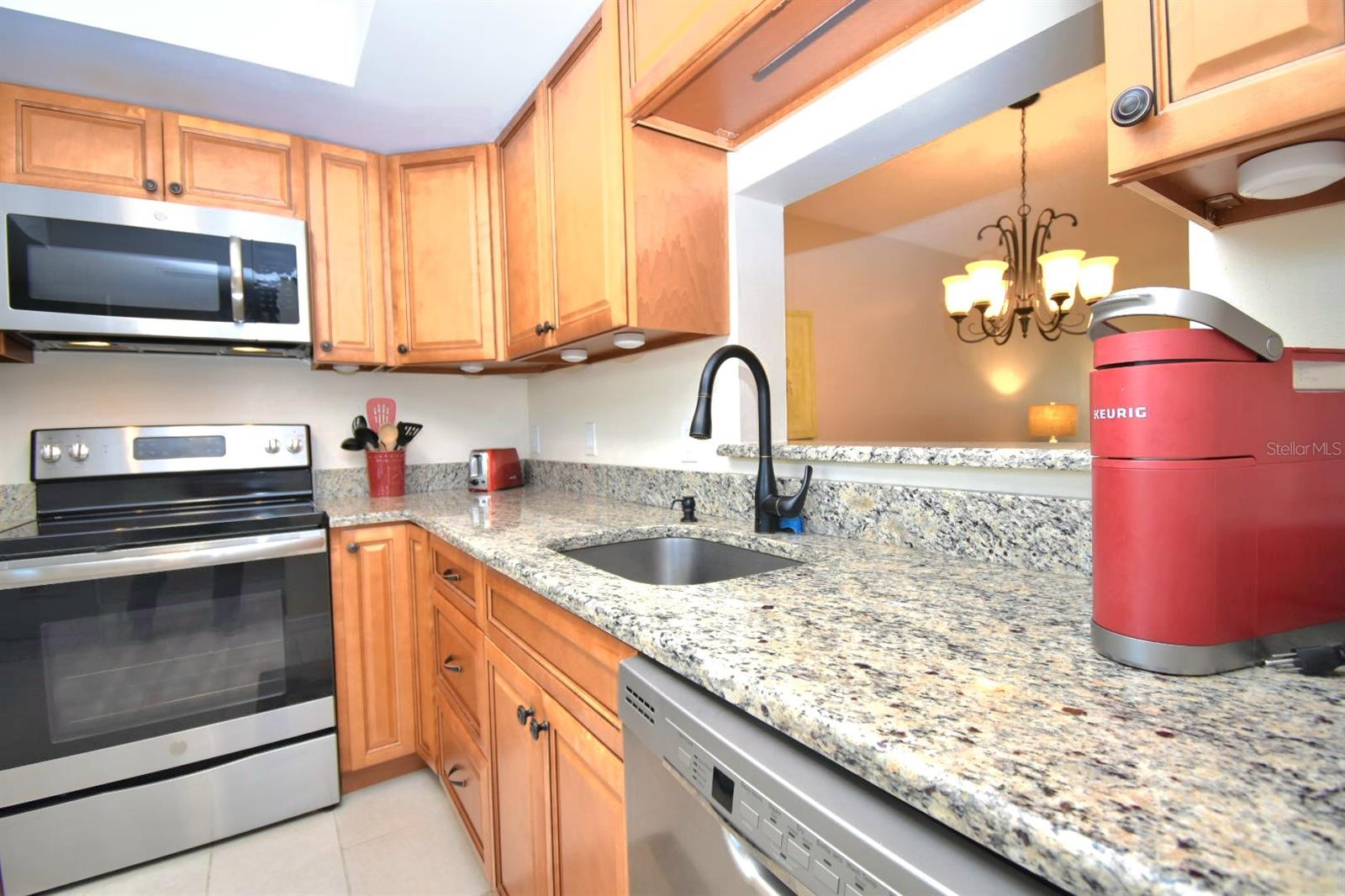 Image 3 of 30 For 952 Virginia Street 108
